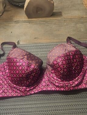 BEAUTIFUL VICTORIAS SECRET DOUBLE DEMI BRA.NEVER WORN.36 C.UNIQUE STYLE.